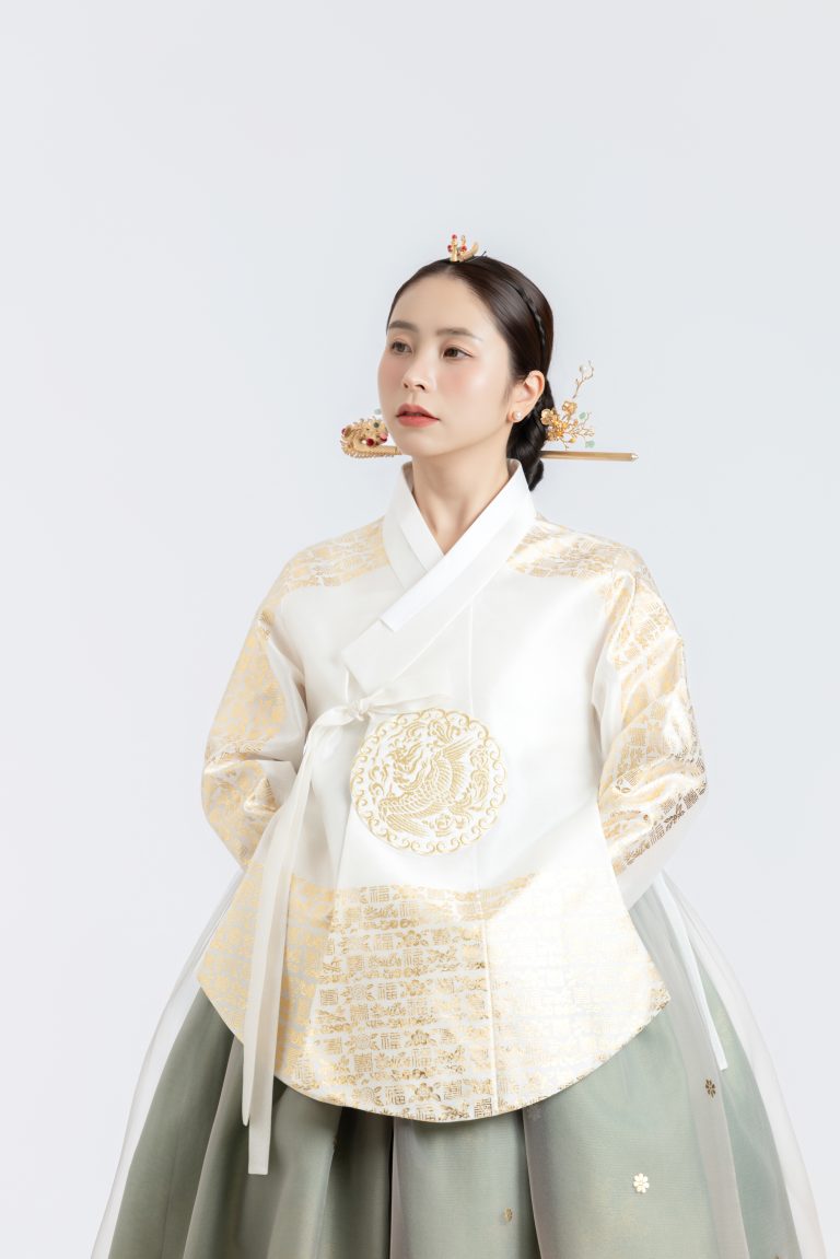 HOÀNG HẬU Q4 hover layout