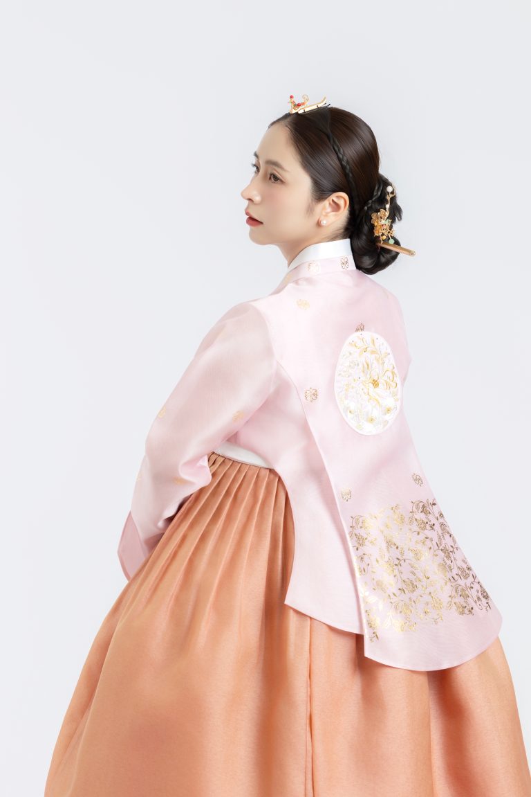 HOÀNG HẬU Q6 hover layout