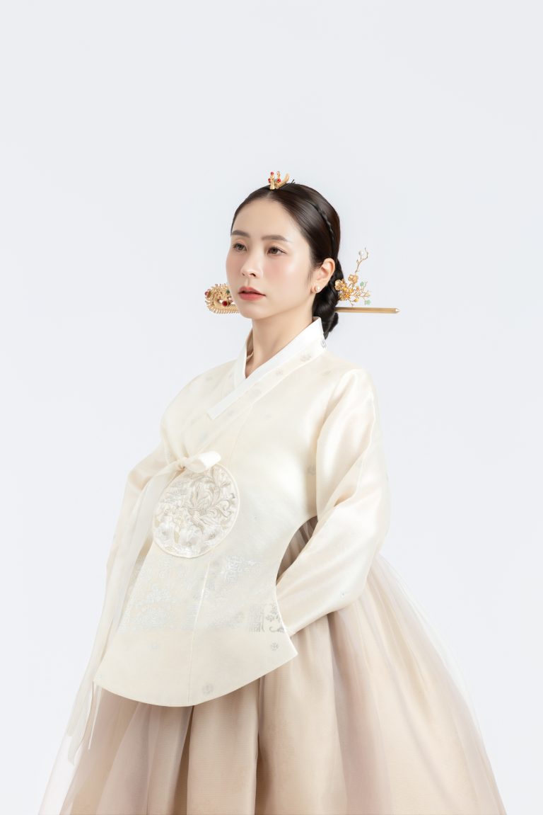 HOÀNG HẬU Q8 hover layout