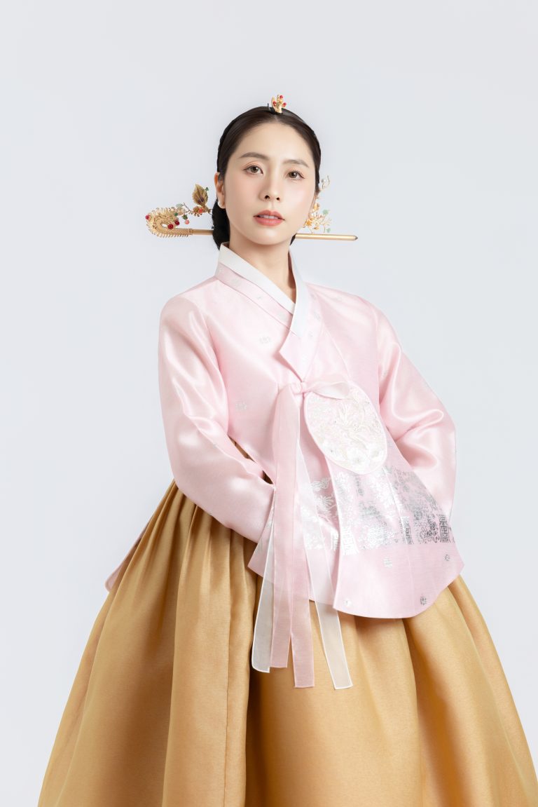 HOÀNG HẬU Q14 hover layout