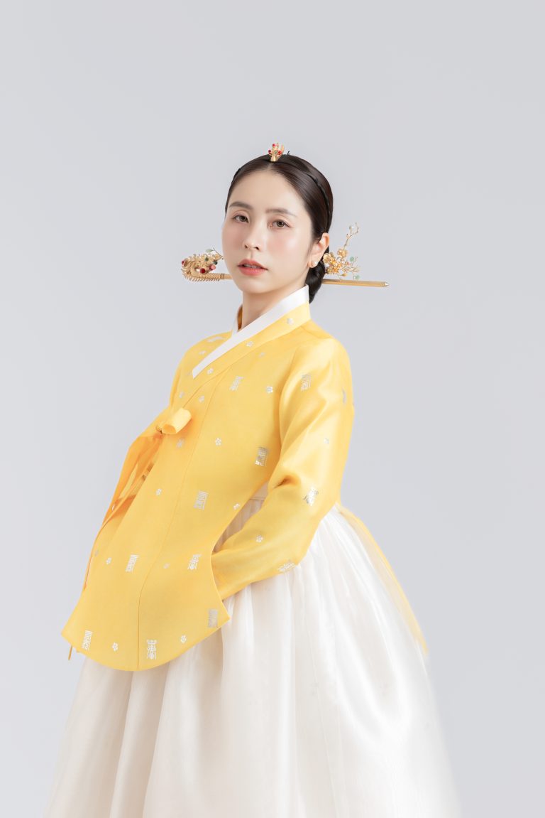 HOÀNG HẬU Q17 hover layout