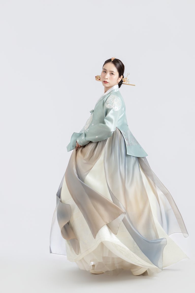 HOÀNG HẬU Q18 hover layout