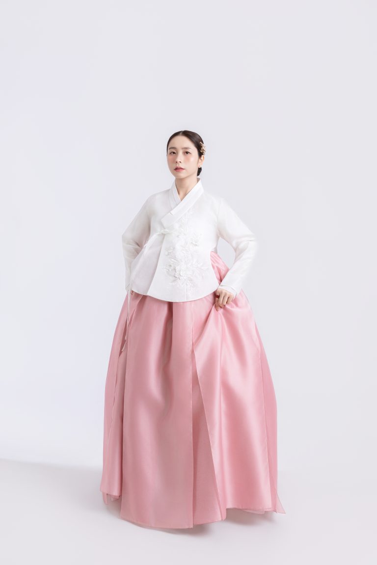 CÔNG CHÚA A26 hover layout